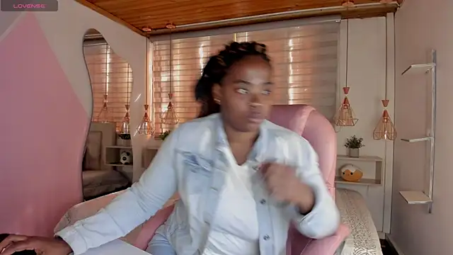 Snapshot of aleja17_xxx chatting on 10.03.25 aleja17 xxx online show from 10.03.25