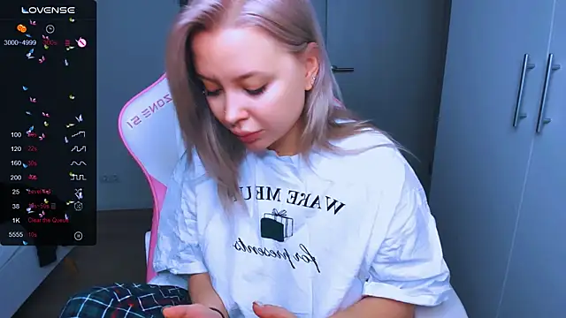 MonaLauu online show from 12.26.24