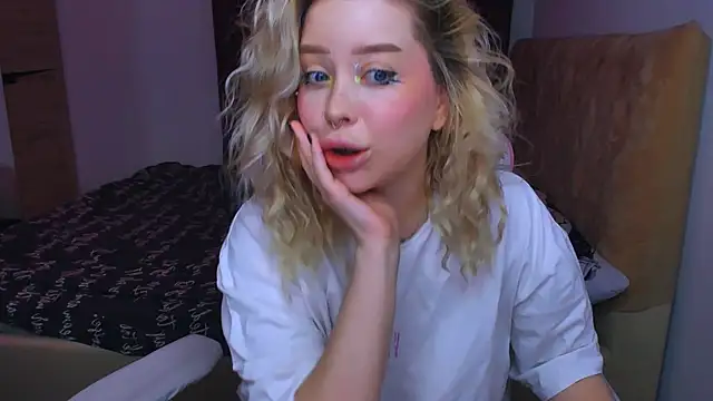 MonaLauu online show from 09.30.25