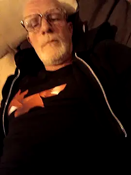 Snapshot of ClubbyEuphory chatting on 04.19.26 ClubbyEuphory online show from 04.19.26