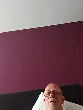 Snapshot of ClubbyEuphory chatting on 06.17.26 ClubbyEuphory online show from 06.17.26