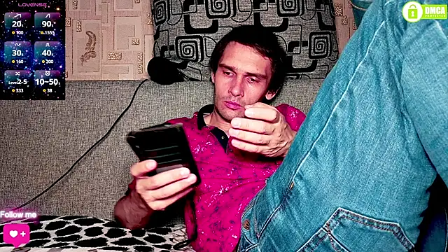 Snapshot of DavidCarroll chatting on 10.28.25 DavidCarroll online show from 10.28.25