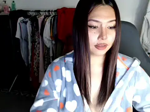 Snapshot of urqueendominant chatting on 03.08.25 urqueendominant online show from 03.08.25