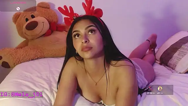 Melaniie01 online show from 12.31.24