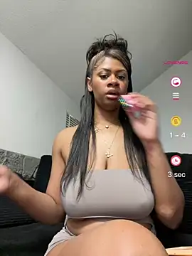 Snapshot of shawneebaby chatting on 04.28.26 shawneebaby online show from 04.28.26