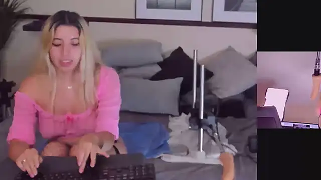 Lizzy Lace online show from 01.11.25