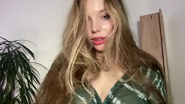 Snapshot of Sara_Browney chatting on 11.02.25 Sara Browney online show from 11.02.25