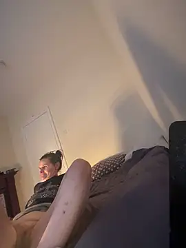 Snapshot of CuzzyB69 chatting on 02.21.25 CuzzyB69 online show from 02.21.25