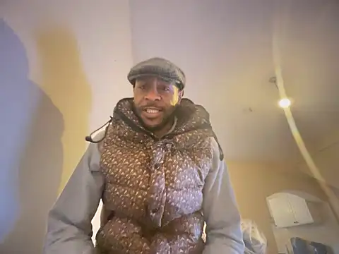 Snapshot of CuzzyB69 chatting on 03.11.25 CuzzyB69 online show from 03.11.25