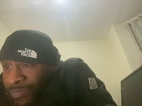 Snapshot of CuzzyB69 chatting on 03.18.25 CuzzyB69 online show from 03.18.25