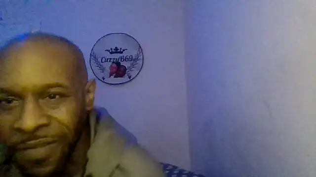 Snapshot of CuzzyB69 chatting on 11.28.25 CuzzyB69 online show from 11.28.25