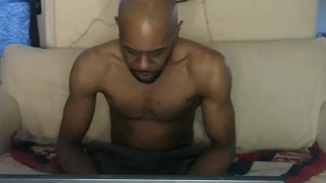 Snapshot of CuzzyB69 chatting on 04.08.26 CuzzyB69 online show from 04.08.26