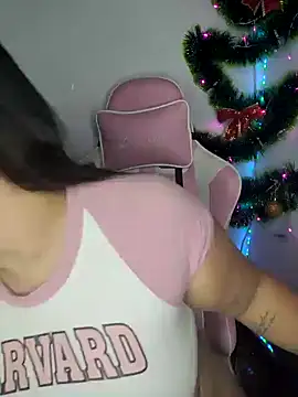 Snapshot of ValerieDiiamond chatting on 12.18.24 ValerieDiiamond online show from 12.18.24