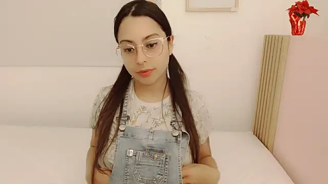 Snapshot of Elen__Sweet chatting on 10.19.25 Elen  Sweet online show from 10.19.25