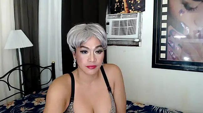 Snapshot of UrhotGoddess chatting on 02.27.25 UrhotGoddess online show from 02.27.25