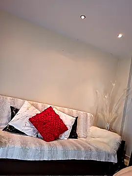 Snapshot of AureliaDoux chatting on 11.12.25 AureliaDoux online show from 11.12.25