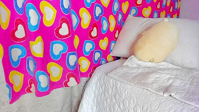 Snapshot of caroline_tovar chatting on 01.26.25 caroline tovar online show from 01.26.25