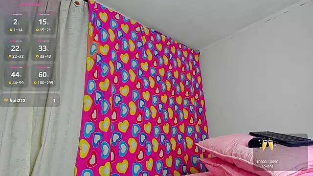 Snapshot of caroline_tovar chatting on 02.26.25 caroline tovar online show from 02.26.25