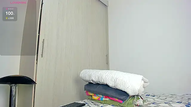 Snapshot of caroline_tovar chatting on 10.24.25 caroline tovar online show from 10.24.25