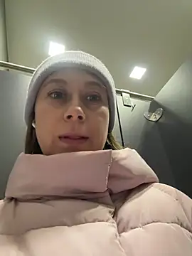 Snapshot of BrookeEvans chatting on 02.18.25 BrookeEvans online show from 02.18.25
