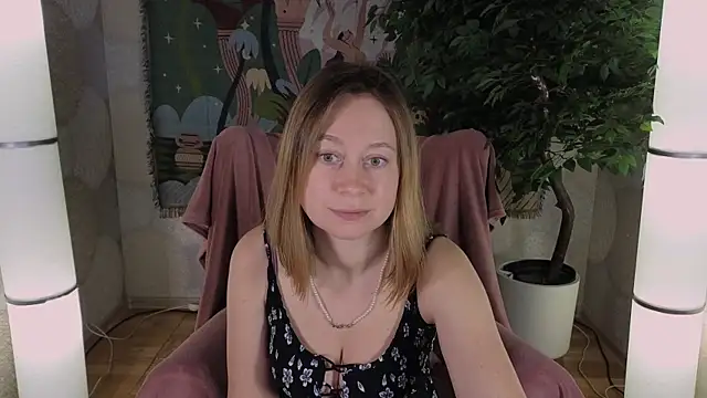 Snapshot of BrookeEvans chatting on 02.28.25 BrookeEvans online show from 02.28.25