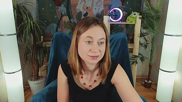 Snapshot of BrookeEvans chatting on 03.10.25 BrookeEvans online show from 03.10.25