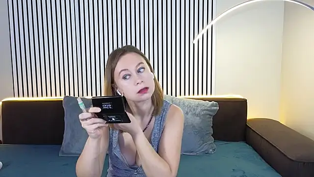 Snapshot of BrookeEvans chatting on 03.19.25 BrookeEvans online show from 03.19.25