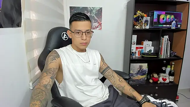 Snapshot of SIXXTOLOVE18 chatting on 03.04.25 SIXXTOLOVE18 online show from 03.04.25