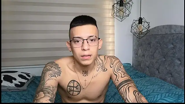 Snapshot of SIXXTOLOVE18 chatting on 09.18.25 SIXXTOLOVE18 online show from 09.18.25