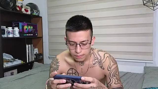 Snapshot of SIXXTOLOVE18 chatting on 11.05.25 SIXXTOLOVE18 online show from 11.05.25