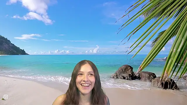 Snapshot of HannaMoom chatting on 10.15.25 HannaMoom online show from 10.15.25