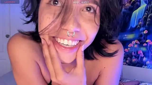 Snapshot of Ashlleycam_ chatting on 12.31.24 Ashlleycam online show from 12.31.24