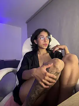 Snapshot of Ashlleycam_ chatting on 03.01.25 Ashlleycam online show from 03.01.25