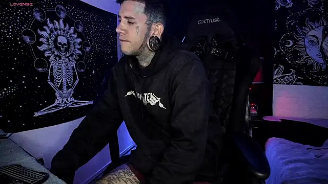 Snapshot of josh__ackerman chatting on 03.04.25 josh ackerman online show from 03.04.25