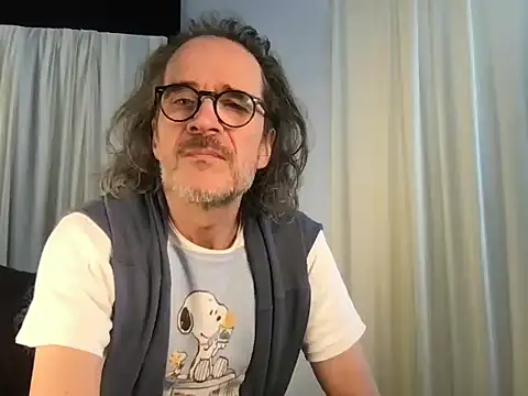 Snapshot of GioApri chatting on 09.16.25 GioApri online show from 09.16.25