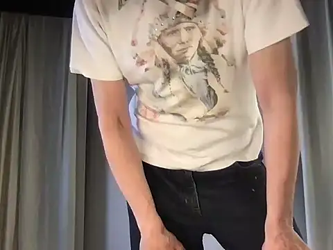 Snapshot of GioApri chatting on 10.20.25 GioApri online show from 10.20.25