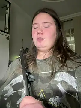 Snapshot of remirann_ chatting on 12.13.24 remirann  online show from 12.13.24