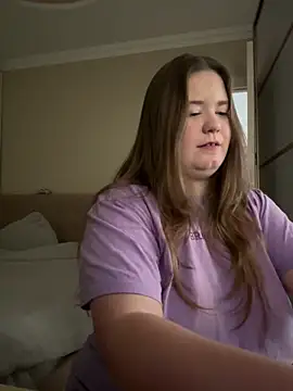 Snapshot of remirann_ chatting on 12.14.24 remirann  online show from 12.14.24