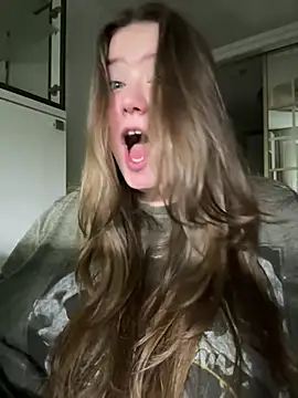 Snapshot of remirann_ chatting on 12.19.24 remirann  online show from 12.19.24