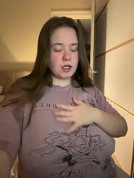 Snapshot of remirann_ chatting on 01.28.25 remirann  online show from 01.28.25