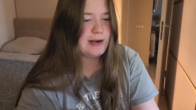 Snapshot of remirann_ chatting on 10.20.25 remirann  online show from 10.20.25