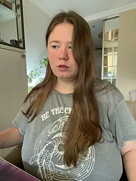 Snapshot of remirann_ chatting on 10.21.25 remirann  online show from 10.21.25