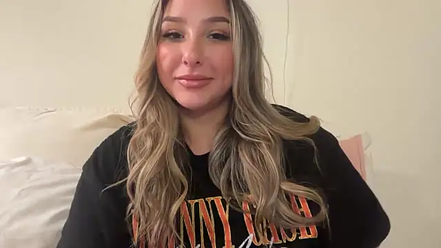 Snapshot of lustfulsmiles chatting on 10.07.25 lustfulsmiles online show from 10.07.25