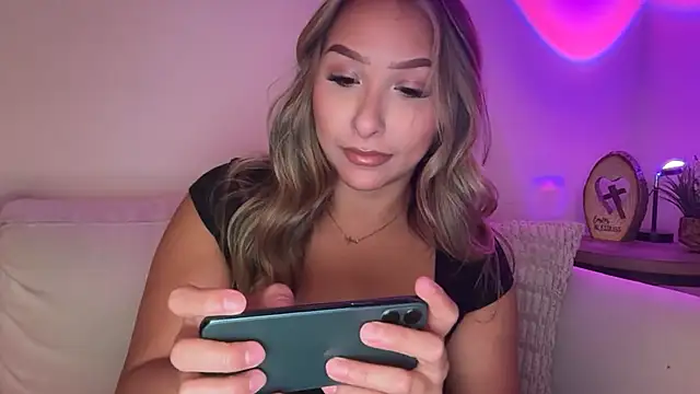 Snapshot of lustfulsmiles chatting on 05.28.26 lustfulsmiles online show from 05.28.26
