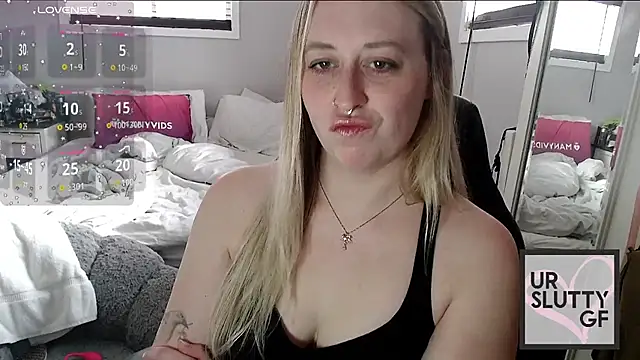 Snapshot of ursluttygf chatting on 12.08.24 ursluttygf online show from 12.08.24