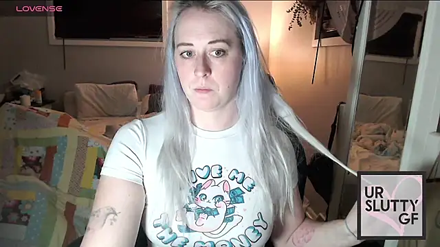 Snapshot of ursluttygf chatting on 11.16.25 ursluttygf online show from 11.16.25