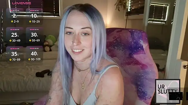 Snapshot of ursluttygf chatting on 05.21.26 ursluttygf online show from 05.21.26