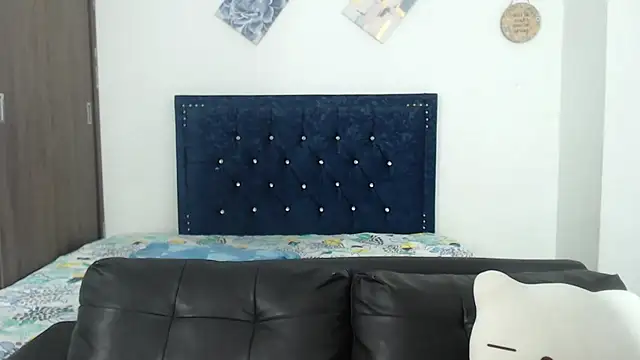 QueenSquirt  online show from 03.18.25