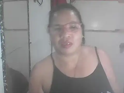 Snapshot of hotwet_mama4uxx chatting on 02.11.25 hotwet mama4uxx online show from 02.11.25