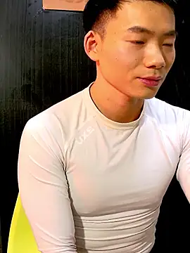 Snapshot of asiahot_liam chatting on 02.07.25 asiahot liam online show from 02.07.25